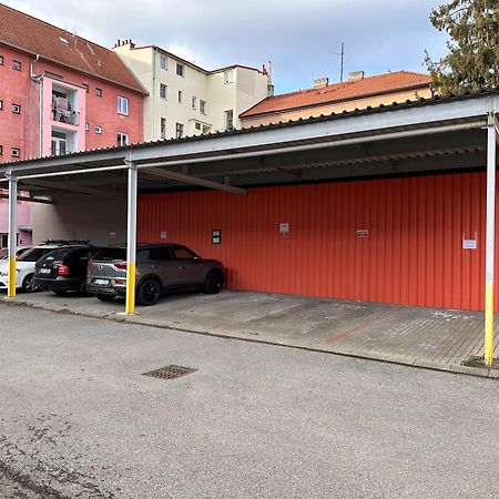 Apartman Ab Kryte Parkovani Zdarma Ceske Budejovice Eksteriør billede